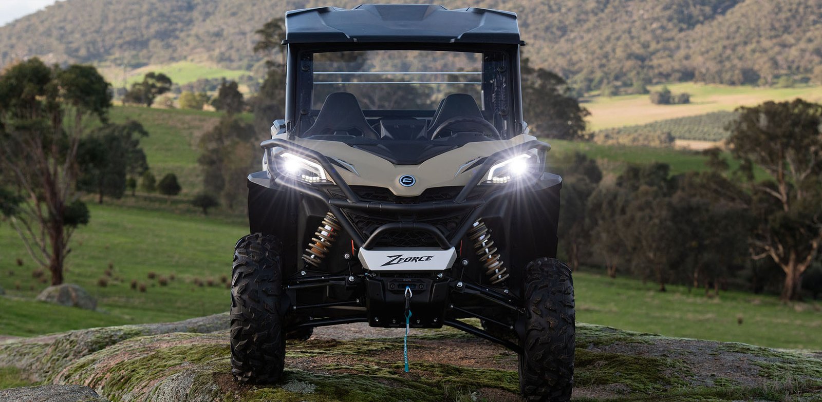 ZFORCE 950 SPORT-4 — Equipamento premium