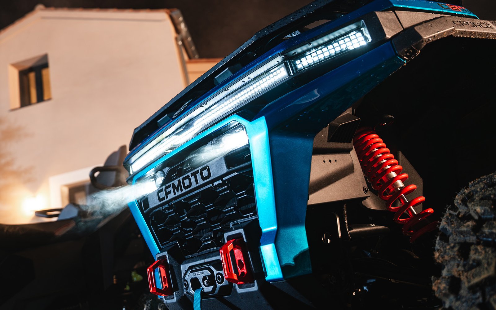 CFORCE C6 PRO — Assinatura luminosa