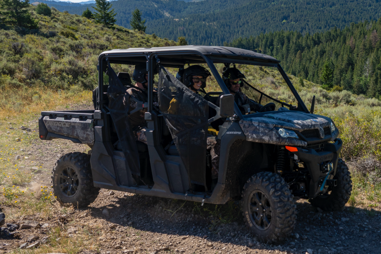 UFORCE 1000 XL — Versatilidade fora de estrada