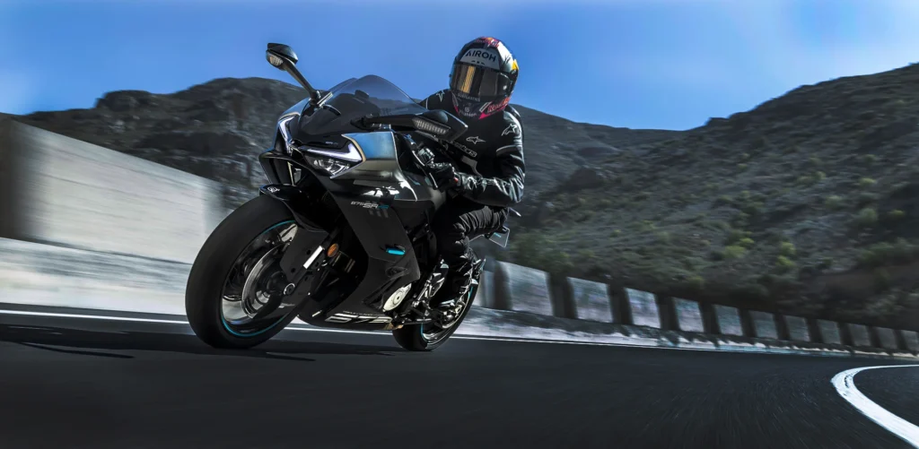 A nova CFMOTO-675-SR chegou com tudo para dominar as pistas e as ruas! Com design esportivo, alta performance e tecnologia avançada, a CFMOTO-675-SR é a escolha ideal para quem busca velocidade, controle e estilo em uma só máquina. Sinta a adrenalina e acelere com potência de verdade!